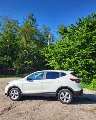 Nissan Qashqai cena 61800 przebieg: 95000, rok produkcji 2018 z Ozorków małe 106